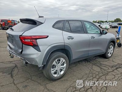 Trzecie zdjęcie samochodu z tyłu: 2024 CHEVROLET TRAX LS VIN:KL77LFE23RC112948 - miniatura