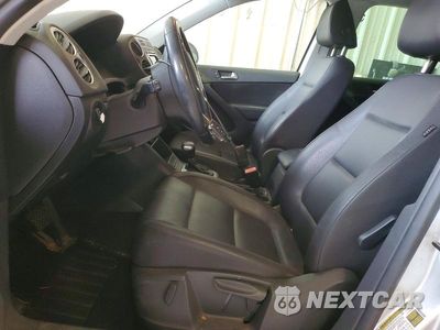 Zdjęcie 7 z 13 samochodu: 2010 VOLKSWAGEN TIGUAN S VIN:WVGAV9AX8AW530295 - miniatura