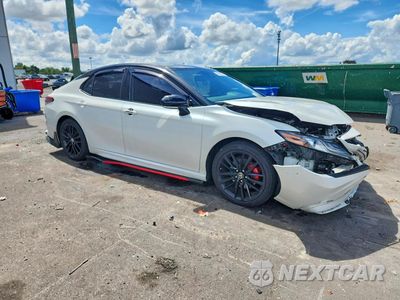 Czwarte zdjęcie samochodu z boku: 2022 TOYOTA CAMRY XSE VIN:4T1K31AK5NU044433 - miniatura