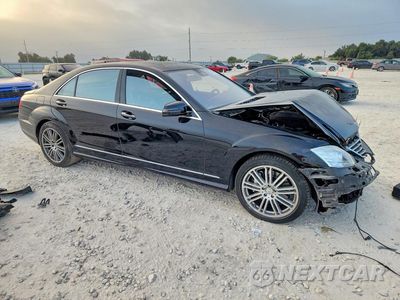 Czwarte zdjęcie samochodu z boku: 2013 MERCEDES-BENZ S 550 VIN:WDDNG7DB2DA530076 - miniatura