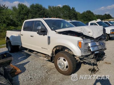 Czwarte zdjęcie samochodu z boku: 2019 FORD F350 SUPER DUTY VIN:1FT8W3DT2KEF11867 - miniatura