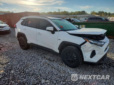 Czwarte zdjęcie samochodu z boku: 2024 TOYOTA RAV4 XLE VIN:2T3W1RFV4RW357804 - miniatura