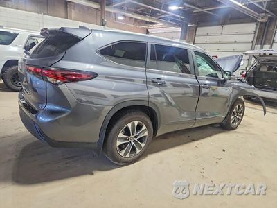 Trzecie zdjęcie samochodu z tyłu: 2025 TOYOTA HIGHLANDER HYBRID XLE VIN:5TDKBRCH7SS658214 - miniatura