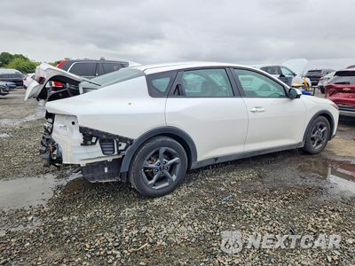 Trzecie zdjęcie samochodu z tyłu: 2025 KIA K4 LXS VIN:3KPFT4DE6SE023890 - miniatura
