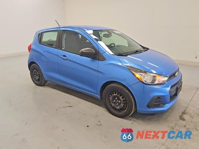 Czwarte zdjęcie samochodu z boku: 2018 CHEVROLET SPARK LS VIN:KL8CB6SA8JC480992 - miniatura