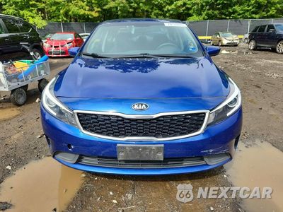 Piąte zdjęcie samochodu w środku: 2017 KIA FORTE LX VIN:3KPFL4A7XHE145814 - miniatura