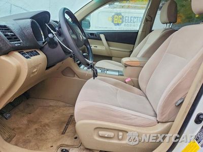 Zdjęcie 7 z 13 samochodu: 2008 TOYOTA HIGHLANDER BASE VIN:JTEES41A782085400 - miniatura