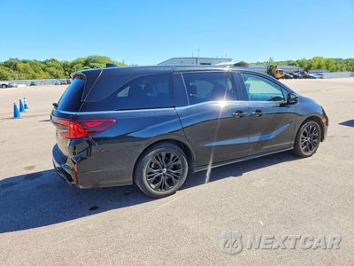 Trzecie zdjęcie samochodu z tyłu: 2025 HONDA ODYSSEY SPORT-L VIN:5FNRL6H77SB052345 - miniatura