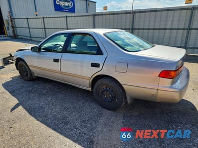Drugie zdjęcie samochodu z przodu: 2000 TOYOTA CAMRY CE VIN:4T1BG22K7YU618026 - miniatura