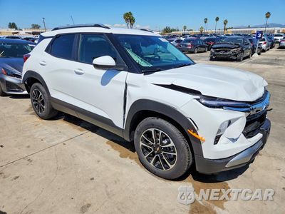 Czwarte zdjęcie samochodu z boku: 2026 CHEVROLET TRAILBLAZER LT VIN:KL79MPSLXTB275540 - miniatura