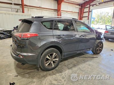 Trzecie zdjęcie samochodu z tyłu: 2017 TOYOTA RAV4 XLE VIN:JTMRFREV4HD218087 - miniatura