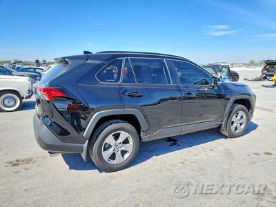 Trzecie zdjęcie samochodu z tyłu: 2023 TOYOTA RAV4 XLE VIN:2T3P1RFV8PW402048 - miniatura