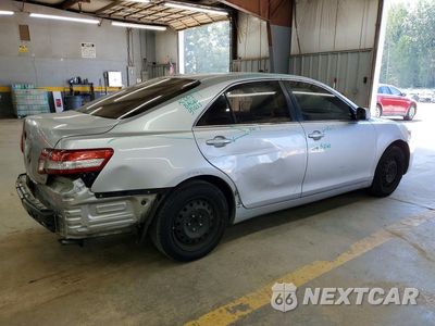 Trzecie zdjęcie samochodu z tyłu: 2010 TOYOTA CAMRY LE VIN:4T1BF3EK8AU055305 - miniatura