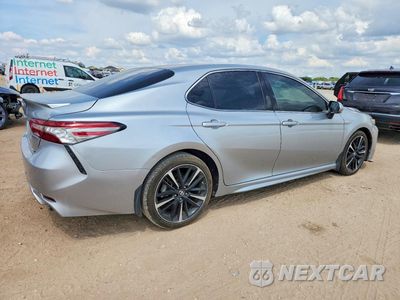Trzecie zdjęcie samochodu z tyłu: 2018 TOYOTA CAMRY XSE VIN:4T1B61HK8JU071617 - miniatura
