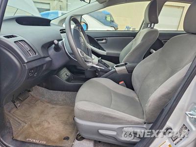 Zdjęcie 7 z 12 samochodu: 2015 TOYOTA PRIUS TWO VIN:JTDKN3DU0F0475665 - miniatura