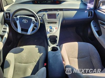 Zdjęcie 8 z 12 samochodu: 2012 TOYOTA PRIUS THREE VIN:JTDKN3DU6C1553873 - miniatura
