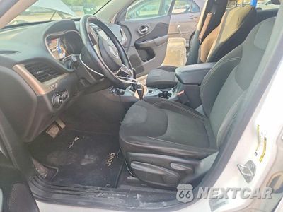 Zdjęcie 7 z 12 samochodu: 2016 JEEP CHEROKEE LATITUDE VIN:1C4PJMCB1GW316367 - miniatura