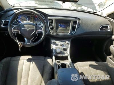 Zdjęcie 8 z 12 samochodu: 2016 CHRYSLER 200 LIMITED VIN:1C3CCCAB4GN170417 - miniatura