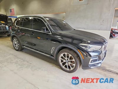 Czwarte zdjęcie samochodu z boku: 2023 BMW X5 XDRIVE45E VIN:5UXTA6C03P9P61229 - miniatura