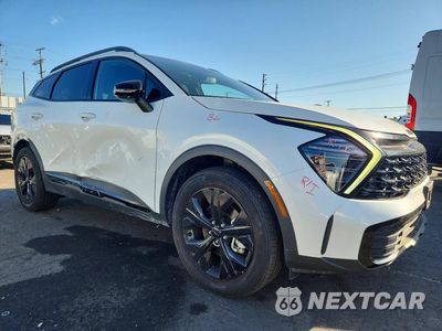 Czwarte zdjęcie samochodu z boku: 2025 KIA SPORTAGE X LINE VIN:KNDPYDDH8S7201394 - miniatura