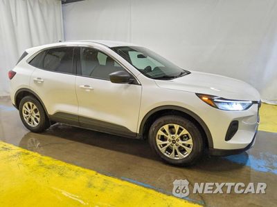 Czwarte zdjęcie samochodu z boku: 2023 FORD ESCAPE ACTIVE VIN:1FMCU0GN1PUA45577 - miniatura