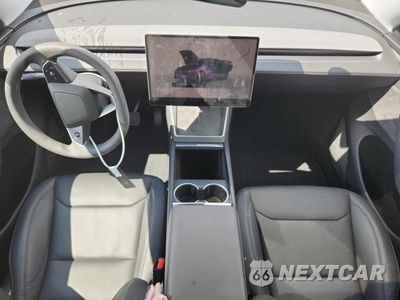 Zdjęcie 8 z 12 samochodu: 2026 TESLA MODEL Y VIN:7SAYGDED8TA416689 - miniatura