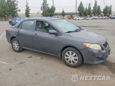 Czwarte zdjęcie samochodu z boku: 2010 TOYOTA COROLLA LE VIN:1NXBU4EE2AZ193346 - miniatura