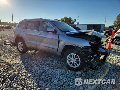 Czwarte zdjęcie samochodu z boku: 2020 JEEP GRAND CHEROKEE LAREDO VIN:1C4RJEAG6LC202857 - miniatura