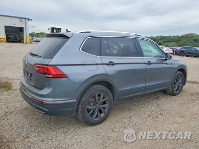 Trzecie zdjęcie samochodu z tyłu: 2024 VOLKSWAGEN TIGUAN SE VIN:3VV2B7AX9RM194756 - miniatura