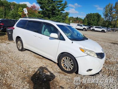 Czwarte zdjęcie samochodu z boku: 2011 TOYOTA SIENNA XLE 8-PASSENGER VIN:5TDYK3DC0BS001815 - miniatura