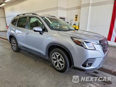 Czwarte zdjęcie samochodu z boku: 2023 SUBARU FORESTER PREMIUM VIN:JF2SKAEC8PH443683 - miniatura