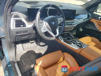 Zdjęcie 8 z 12 samochodu: 2025 BMW X7 XDRIVE40I VIN:5UX23EM08S9W46164 - miniatura