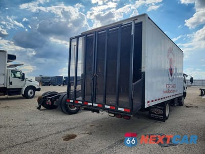 Trzecie zdjęcie samochodu z tyłu: 2015 ISUZU NQR BOX TRUCK VIN:JALE5J169F7901415 - miniatura