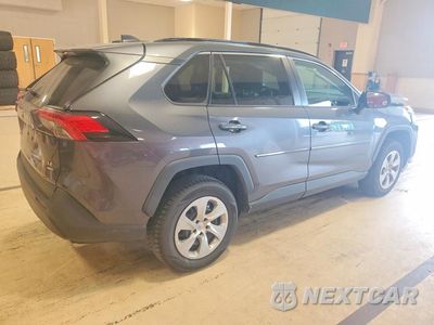Trzecie zdjęcie samochodu z tyłu: 2020 TOYOTA RAV4 LE VIN:2T3F1RFV7LC111970 - miniatura