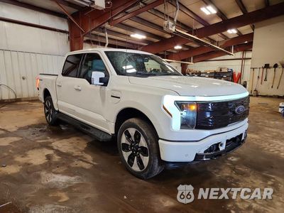 Czwarte zdjęcie samochodu z boku: 2023 FORD F150 LIGHTNING PRO VIN:1FT6W1EV8PWG02073 - miniatura