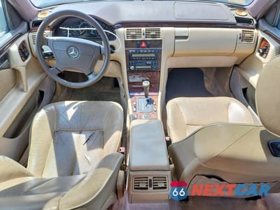 Zdjęcie 8 z 12 samochodu: 1996 MERCEDES-BENZ E 320 VIN:WDBJF55F4TJ013733 - miniatura