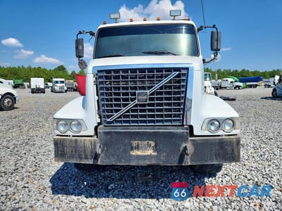 Piąte zdjęcie samochodu w środku: 2003 VOLVO VHD VIN:4V5KC9UF23N338493 - miniatura