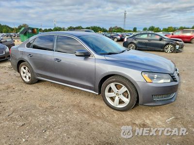 Czwarte zdjęcie samochodu z boku: 2014 VOLKSWAGEN PASSAT S VIN:1VWAT7A30EC043785 - miniatura