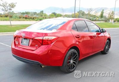 Trzecie zdjęcie samochodu z tyłu: 2018 TOYOTA COROLLA LE VIN:5YFBURHE7JP815952 - miniatura