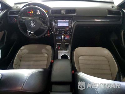 Zdjęcie 8 z 12 samochodu: 2015 VOLKSWAGEN PASSAT SE VIN:1VWBT7A3XFC085788 - miniatura