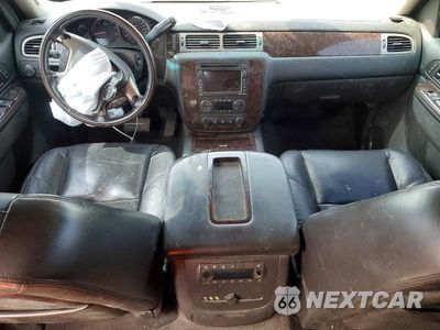 Zdjęcie 8 z 13 samochodu: 2010 GMC YUKON XL DENALI VIN:1GKUKMEFXAR171761 - miniatura
