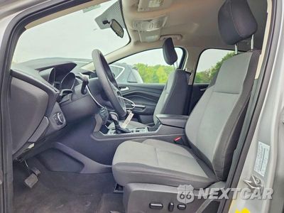 Zdjęcie 7 z 13 samochodu: 2019 FORD ESCAPE SE VIN:1FMCU9GD1KUB17768 - miniatura