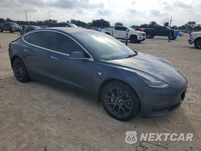 Czwarte zdjęcie samochodu z boku: 2018 TESLA MODEL 3 VIN:5YJ3E1EA0JF053452 - miniatura