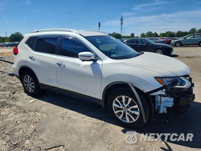 Czwarte zdjęcie samochodu z boku: 2017 NISSAN ROGUE SV VIN:KNMAT2MT8HP506027 - miniatura