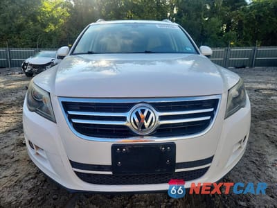 Piąte zdjęcie samochodu w środku: 2011 VOLKSWAGEN TIGUAN S VIN:WVGBV7AX4BW514136 - miniatura