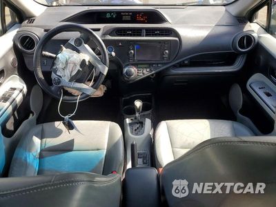 Zdjęcie 8 z 13 samochodu: 2013 TOYOTA PRIUS C FOUR VIN:JTDKDTB31D1041792 - miniatura