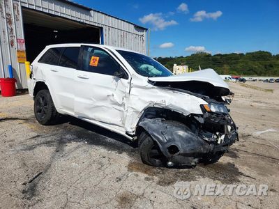Czwarte zdjęcie samochodu z boku: 2017 JEEP GRAND CHEROKEE LAREDO VIN:1C4RJFAGXHC807378 - miniatura