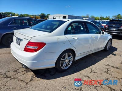 Trzecie zdjęcie samochodu z tyłu: 2014 MERCEDES-BENZ C 300 4MATIC VIN:WDDGF8AB9EG177615 - miniatura