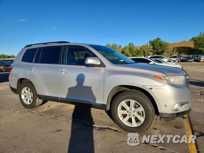 Czwarte zdjęcie samochodu z boku: 2013 TOYOTA HIGHLANDER SE VIN:5TDBK3EH4DS264537 - miniatura