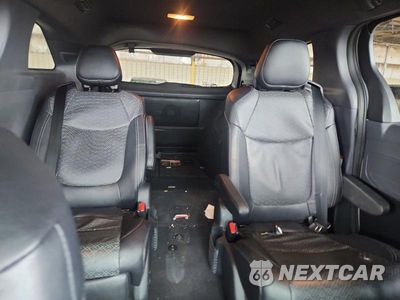 Zdjęcie 10 z 13 samochodu: 2023 TOYOTA SIENNA 25TH ANNIVERSARY EDITION VIN:5TDCRKEC8PS155503 - miniatura